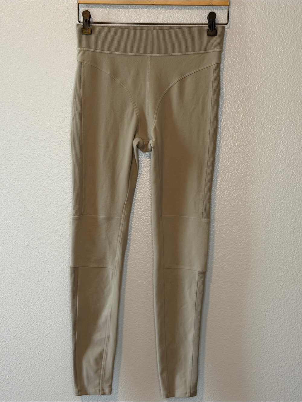 Alo Head Start Legging size 6/8 Read Description (bin13)